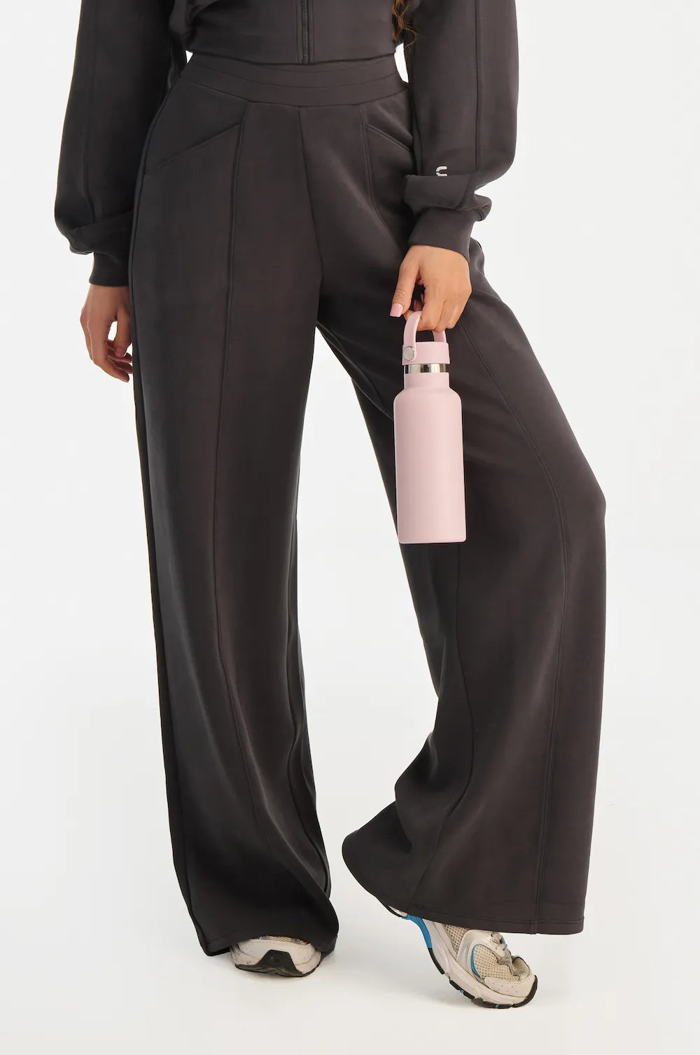 Women high waist black wide leg training pants activewear - UNIX | بنطلون نسائي أسود واسع بخصر عالي مناسب للتمارين اليومية بإطلالة مريحة وأنيقة